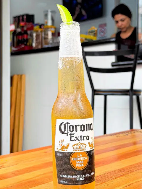 Cerveja gelada com limão no Mirante